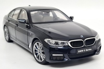 ミニカー KYOSHO BMW M5 Sedan 1:18 s-l400.jpg