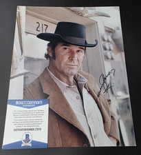 JAMES GARNER SIGNED AUTOGRAPHED 8x10 PHOTO BAS BECKETT NOT SECRETARIAL!!