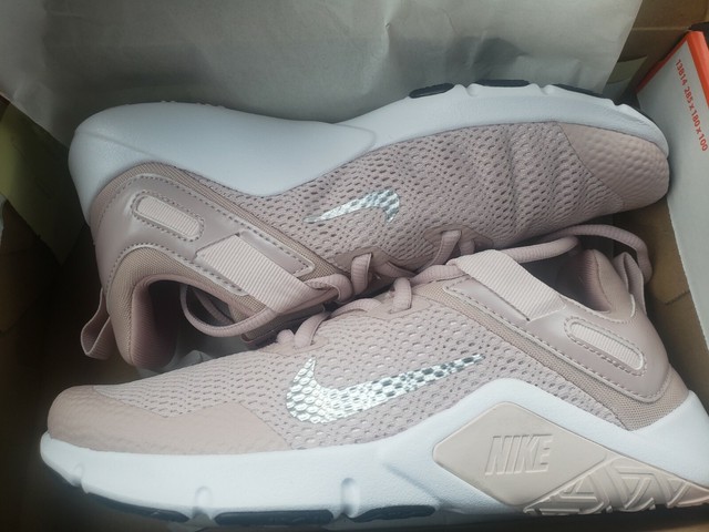 wmns nike legend essential