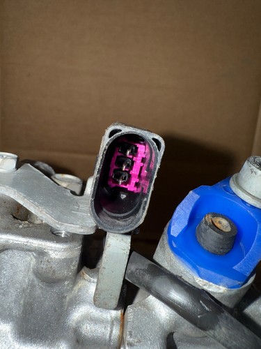USED OEM AC Compressor 4M0820803M / 4M0816803M / 4M0820803L / 447140-1510 - Picture 5 of 5