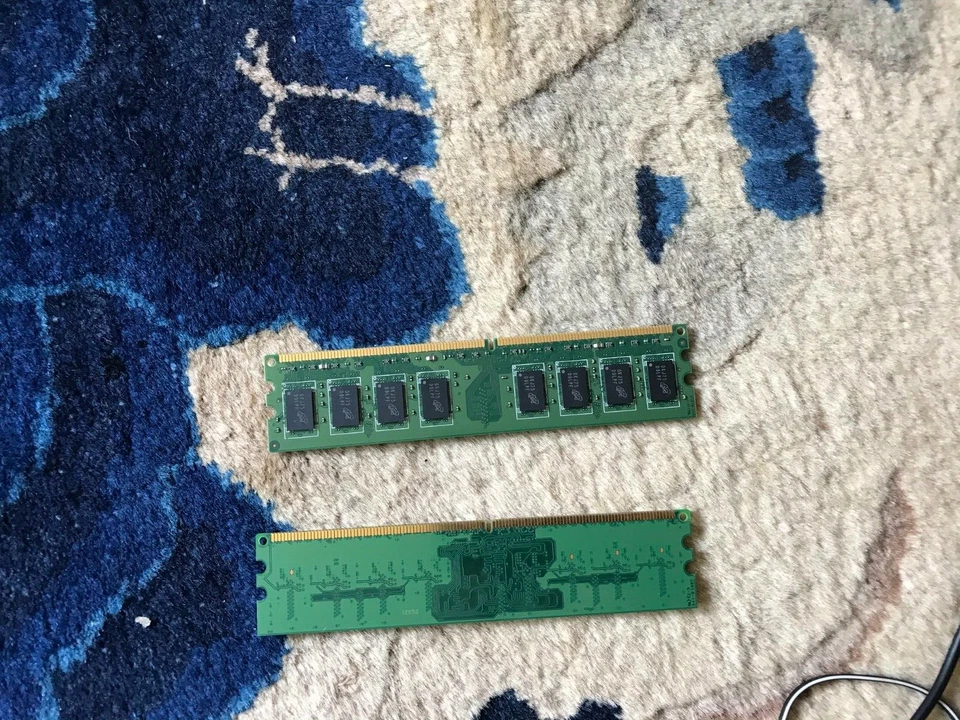 Micron 1GB PC2-6400 800MHz DDR2 RAM Desktop Memory - MT8HTF12864AY-800J1 - Image 2 of 2