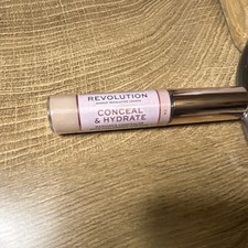 Revolution Conceal & Hydrate Liquid Concealer...