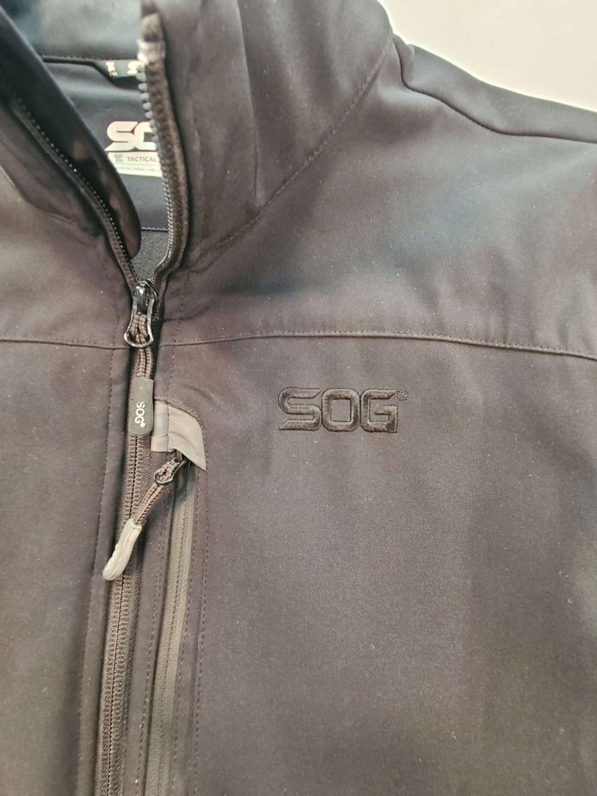 SOG Black Softshell Jacket Men's XL Zip Stand-Up Collar Lined Logo Casual - second product detail image