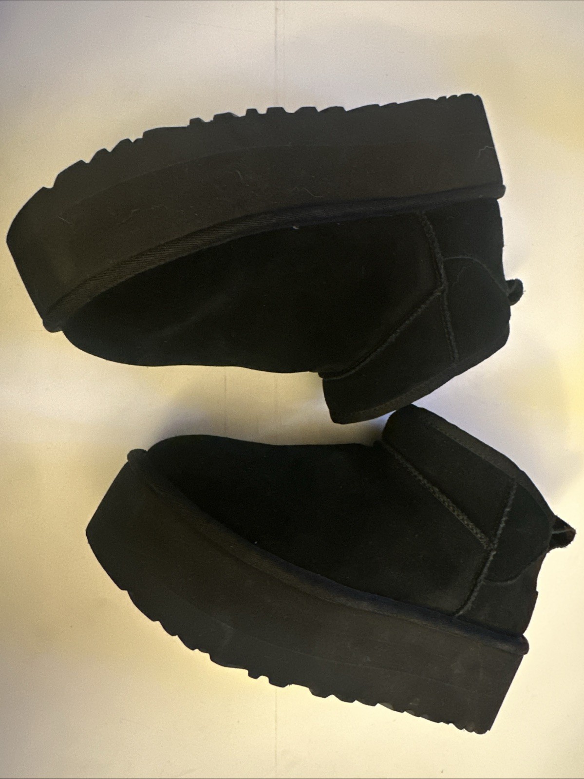 UGG  Mini platform Boot size 8 Q72 - image 3