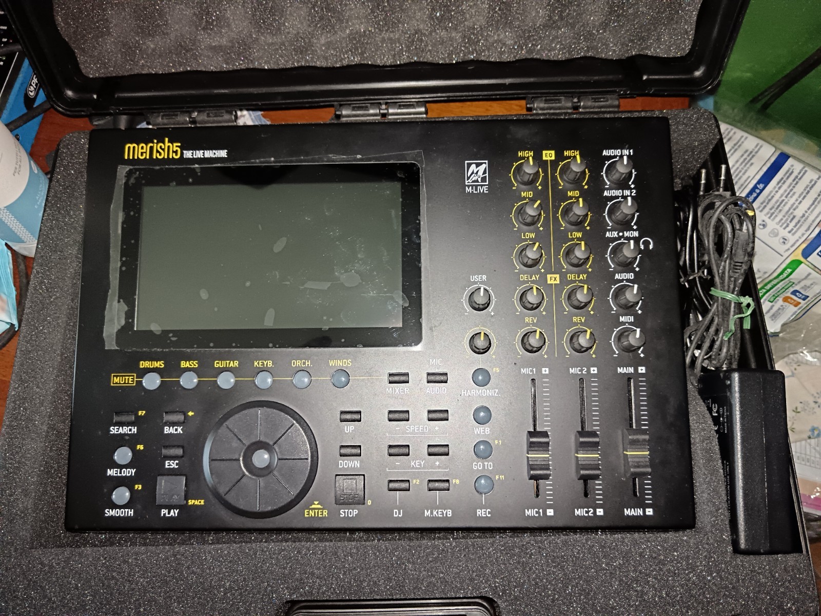 M-Live Merish5 Plus sistema karaoke nero con custodia e alimentatore