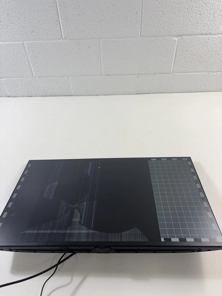 SAMSUNG 32-Inch Odyssey G50D Series QHD Fast IPS G-Sync (LCD DAMAGED) - Image 2 of 4