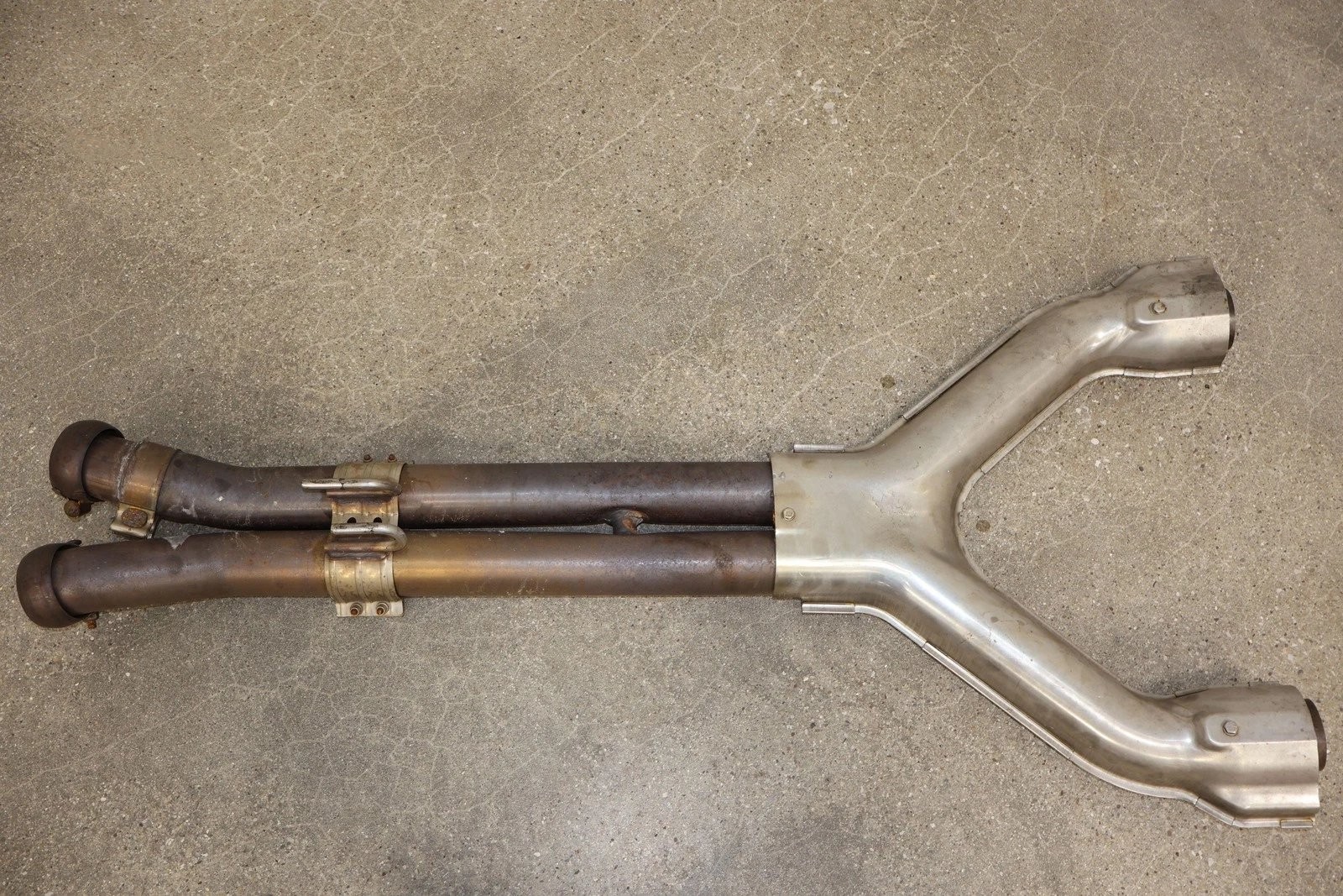 2009 Aston Martin V8 Vantage OEM Center Exhaust Pipe (6G33-5220-DD) 61K Miles
