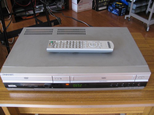 Sony SLV-D360P DVD Player/VHS Recorder w Remote Tested Great Working Condition - Picture 2 of 10