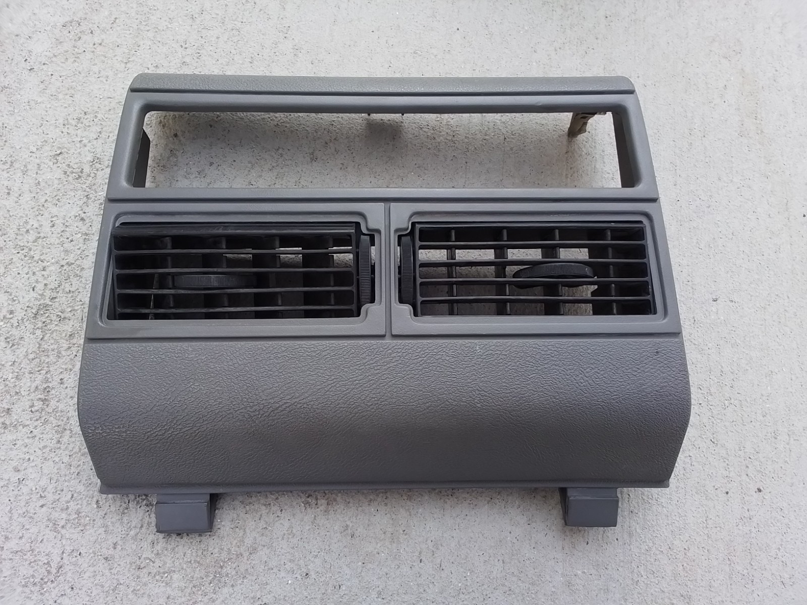 88-94 CHEVY SILVERADO GMC SIERRA OBS TRUCK CENTER DASH RADIO TRIM AIR VENTS GRAY
