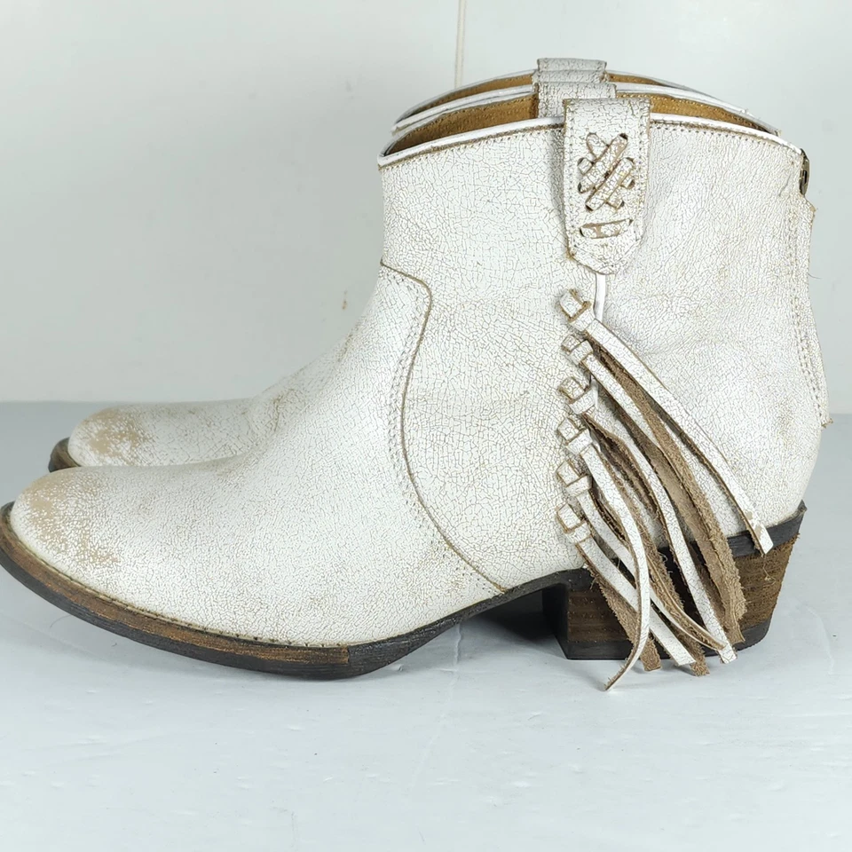 Very Volatile Women's Lookout US8 White Leather Distressed Fringe Western Boots - Image 2 of 4