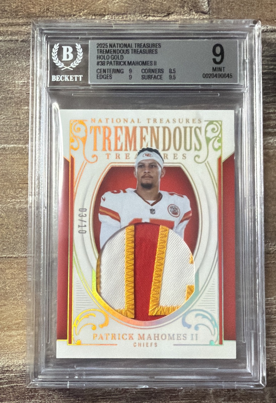 2025 National Treasures Tremendous Treasures Holo Gold Patrick Mahomes #38 3/10 view 1
