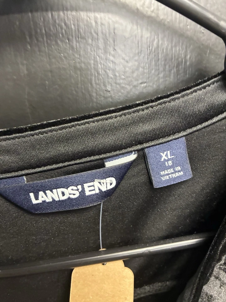 Blusa Lands End negra de terciopelo floral con botones para damas - Talla L Foto 2 de 3