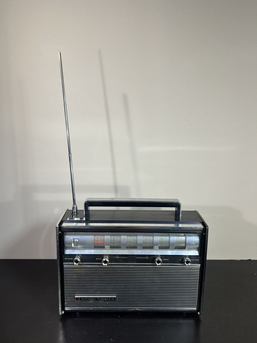 Vintage National Panasonic RF-3000 A 6 Band Portable Vintage National Panasonic RF-3000 A 6 Band Portable