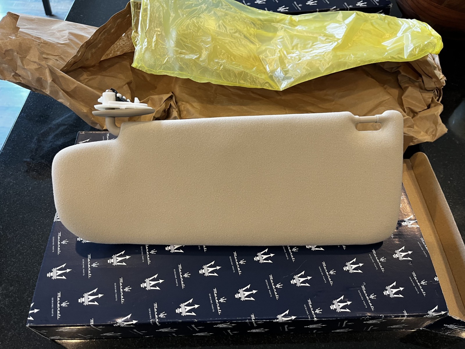 Maserati Sun Visor Set Ghibli/Quattroporte 2014-2016 (SAND)