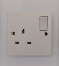 Crabtree 4304 White 13A 1 Gang Single Switched Socket Outlet