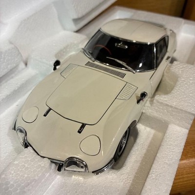Ebbro Toyota 2000GT 1/24 Scale Diecast Model Car Premium
