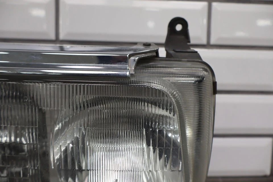 Lámpara de luz de pasajero derecho Lexus LX450 1996-1998 Foto 3 de 4