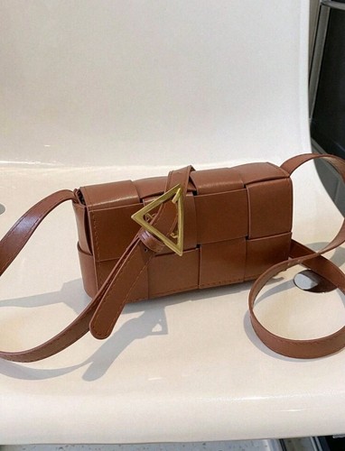 Fashionable Shoulder Bag With Decorative Buckle - Picture 6 of 8