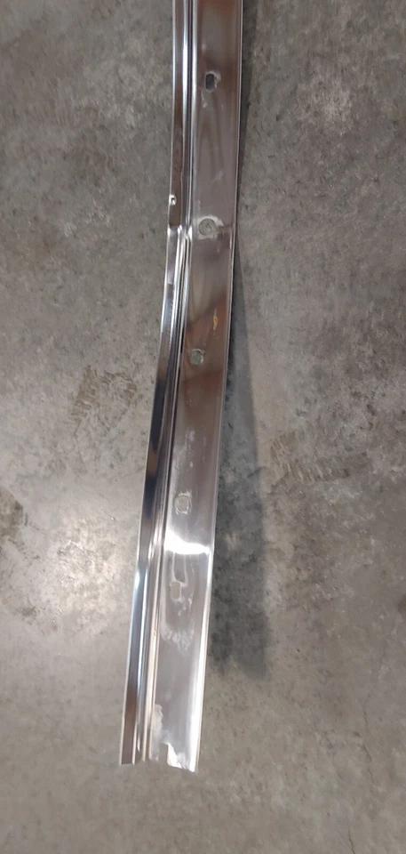 NICE 1975 1976 CHEVROLET LAGUNA FRONT BUMPER PAD CHROME TRIM 347349 - Image 2 of 4