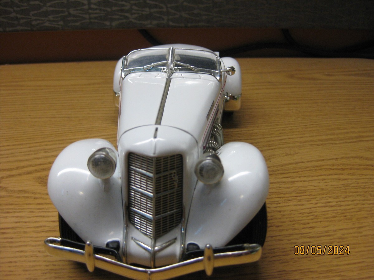 1/18 1935 AUBURN BOAT TAIL , IN WHITE , BY ERTL ,NO BOX | eBay