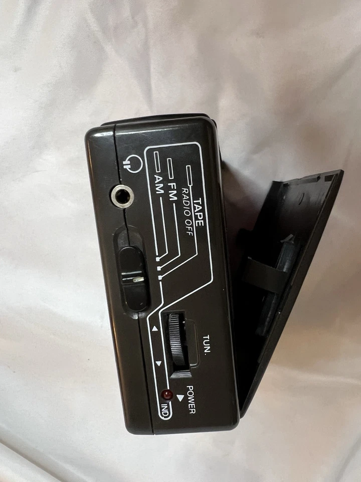 Electro Brand Stero Cassette Player Am/FM Radio Model # 2029 - Image 4 of 4