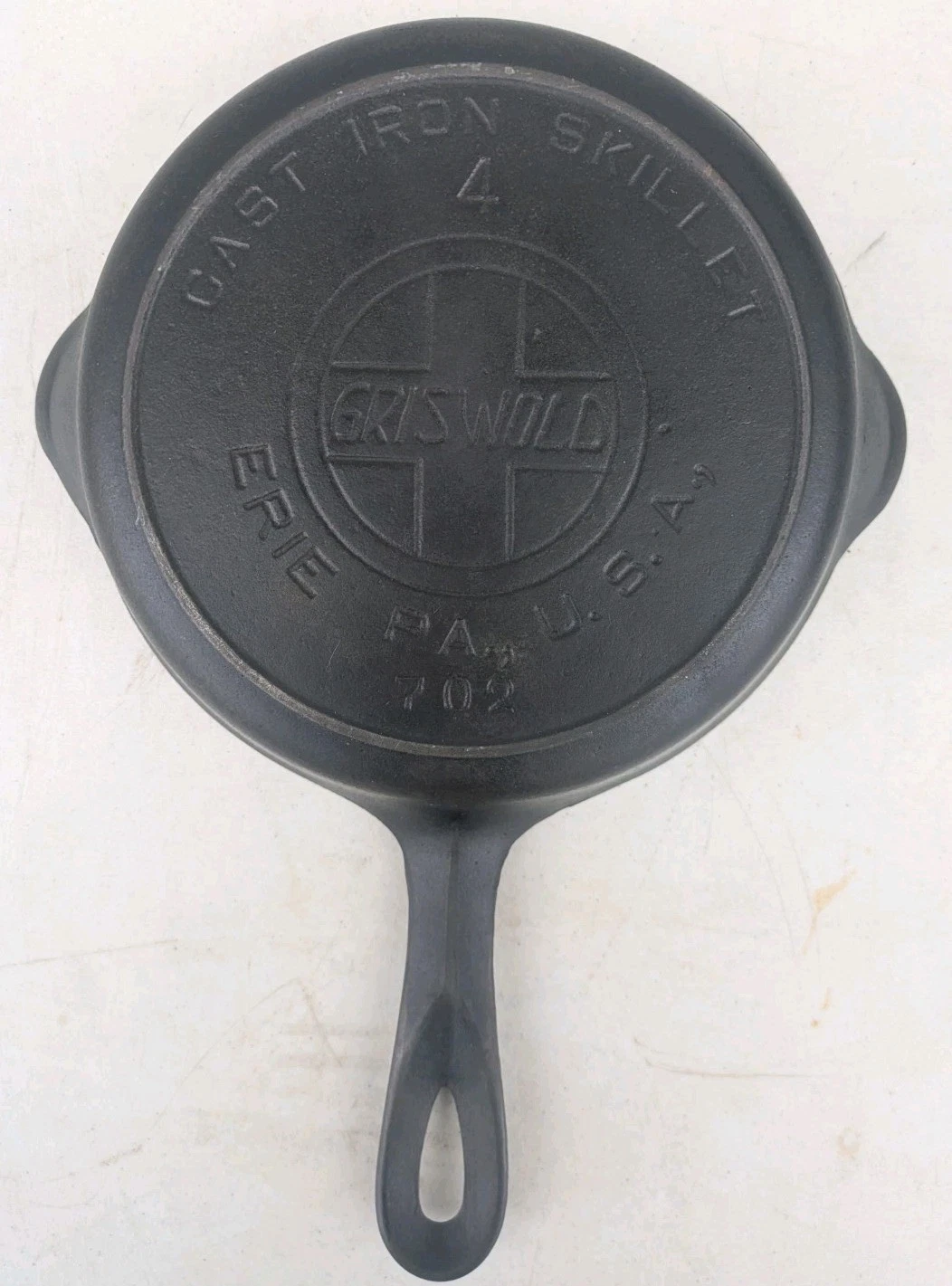 Griswold #4 Cast Iron Skillet With Heat Ring