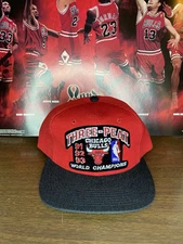 Vtg NBA Chicago Bulls Youngan 1993 Championship Three-Peat Red Black Wool Hat