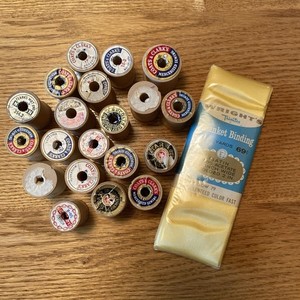 Vtg Lot of 20 WOODEN THREAD SPOOLS Coats & Clarks J&P Coats Star Talon ALL EMPTY