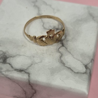 Damenring 9 kt Gelbgold Claddagh gemustert gepunzt massiv Gold UK N 1/2