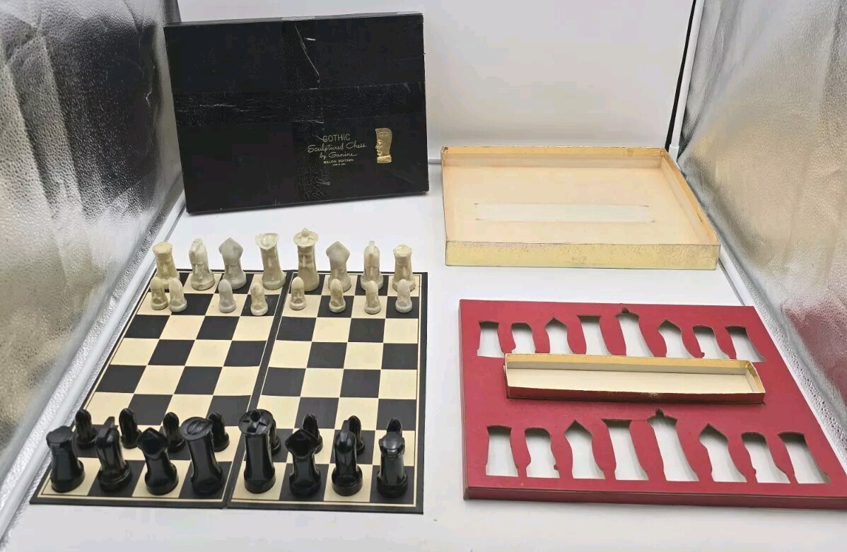 1957 Pacific Game Co. - Ganine Gothic Sculptured Chess Set - Salon