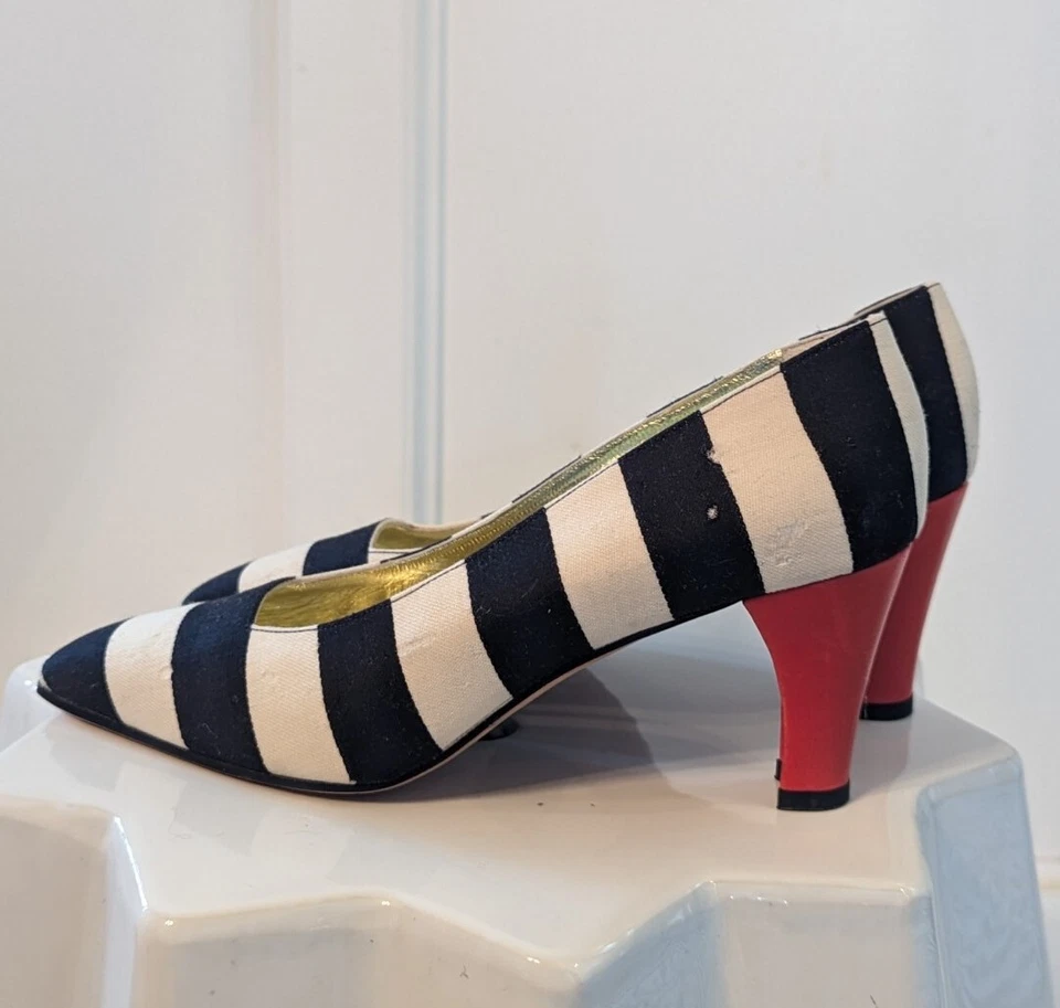 Zapatos de salón vintage Escada a rayas blancas y negras tacón rojo para mujer talla 7,5 tacón de 2,75" Foto 3 de 4