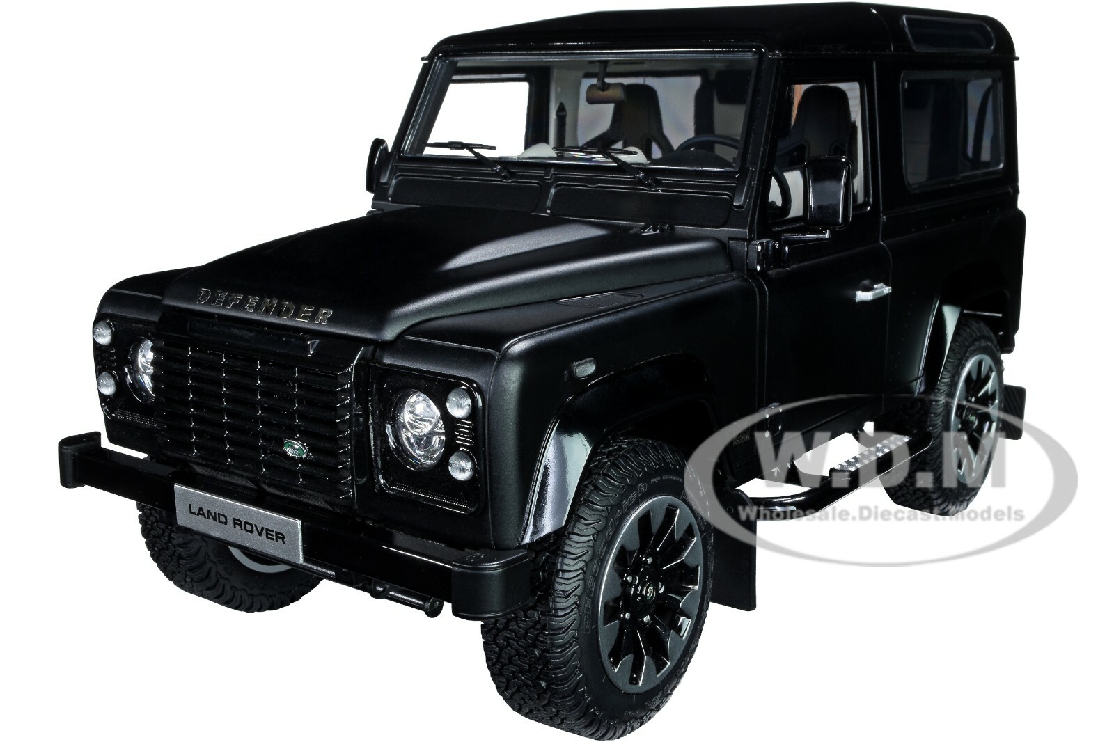 LAND ROVER DEFENDER 90 РАБОТАЕТ С V8 70-ГО ВЫПУСКА. МАТОВЫЙ ЧЕРНЫЙ 1/18 ЖК-ДИСПЛЕЙ МОДЕЛИ LCD18007