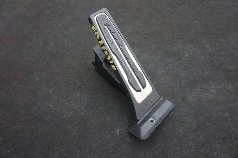 Sensor de acelerador de pedal de gas OEM 35426871053 BMW M550I xDrive G30 2020 Foto 2 de 4