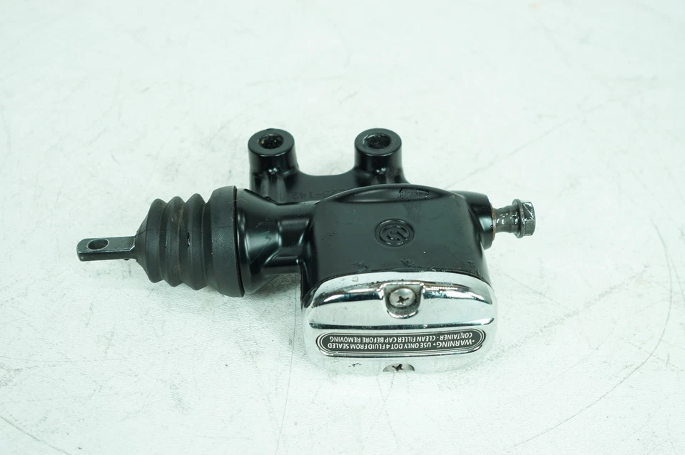 11 Depósito de cilindro maestro de freno trasero Harley Touring CVO Street Glide Screamin Foto 2 de 4