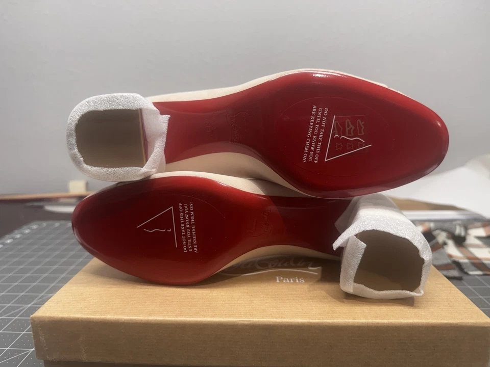 Christian Louboutin MISS DUVETTE 55 Recorte Bloque Tacones Zapatos Zapatos Leche $945 Foto 4 de 4