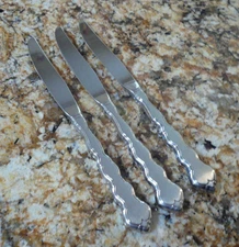 Oneida Distinction Deluxe Valerie 3 Dinner Knives Stainless Steel