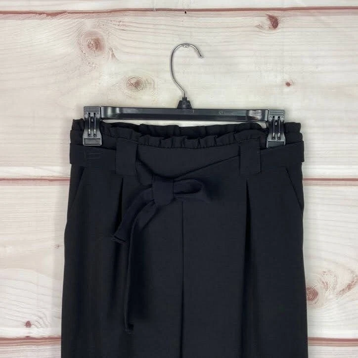 Calça Joe B feminina pequena preta plissada cônica com cinto preta cintura alta puxar - Imagem 2 de 4