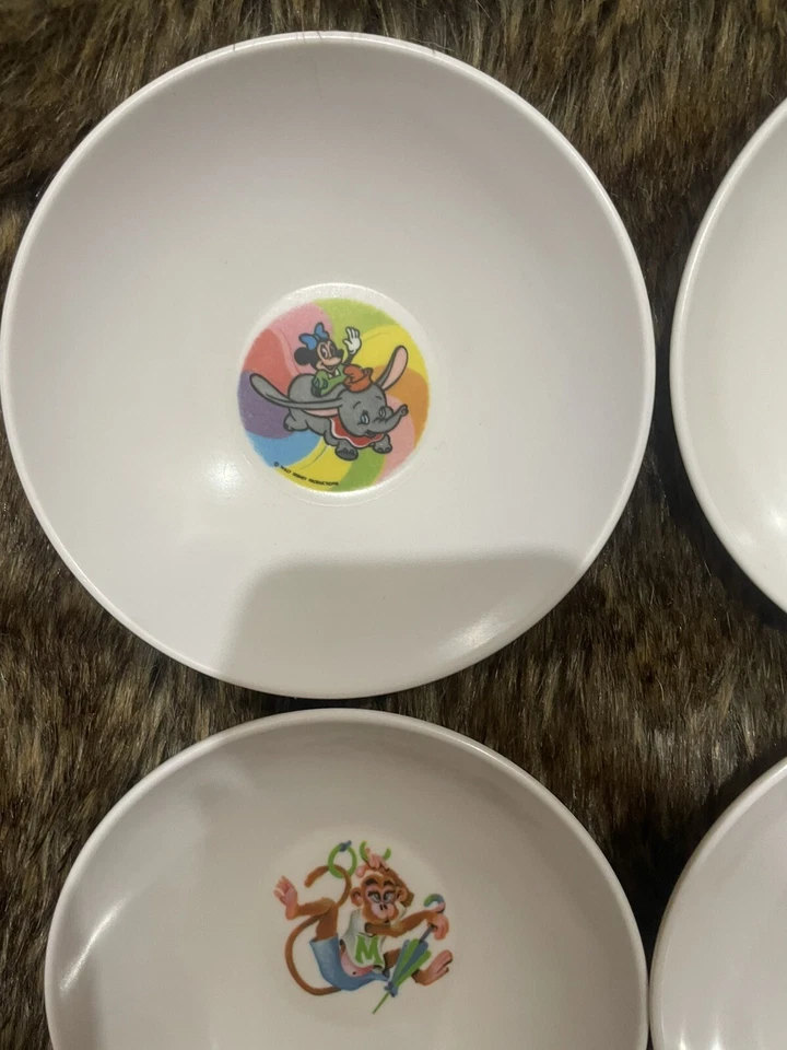 Juego De 4 Cuencos De Colección Disney Minnie Riding Dumbo, Winni Pooh, Oso De Cuento De Hadas Foto 2 de 4