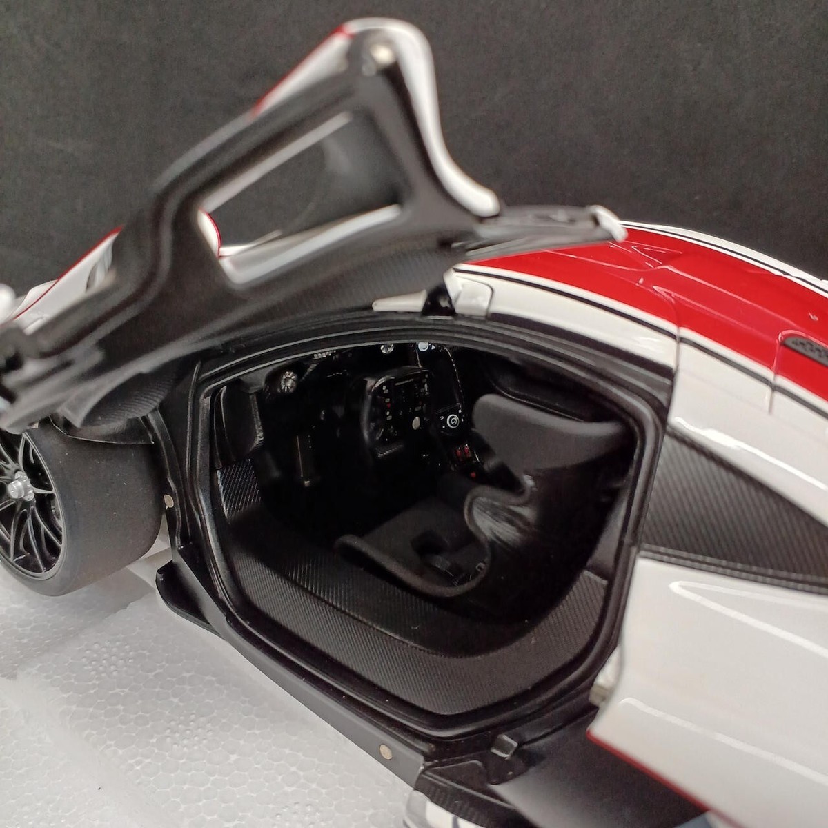 Rare Finished product AUTOart 1/18 McLaren P1 GTR white red