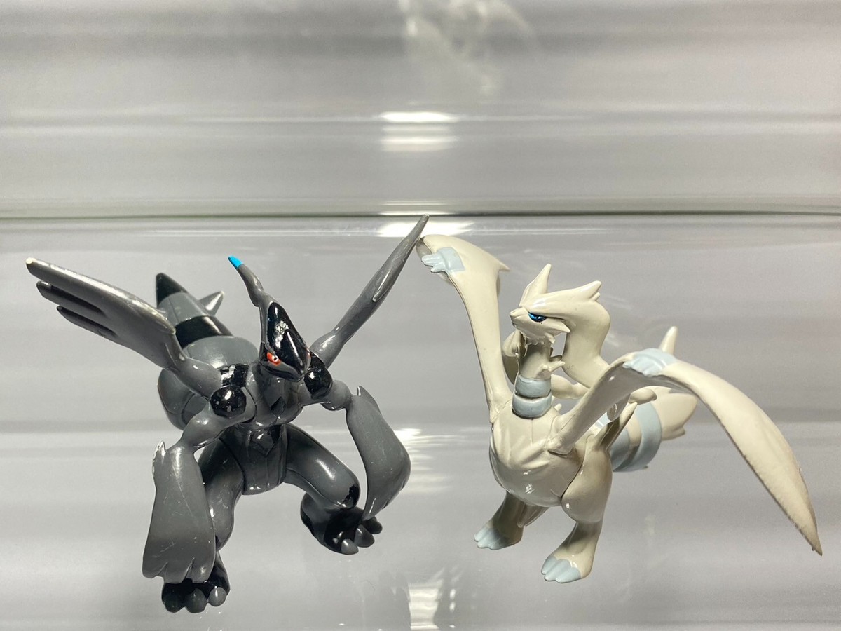 Reshiram With Keychain Pokemon Figure