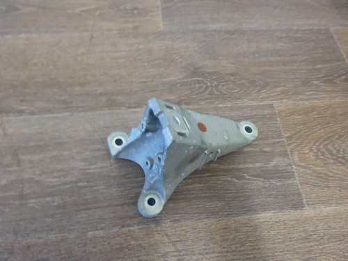 Audi A4 8E B6 B7 2,0 E Motorhalter Motorstütze rechts 8E0199308A