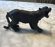 Figurine animal gros chat panthère noire vintage jouet caoutchouc environ 6" de long en l'état