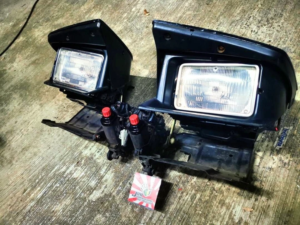 MITSUBISHI GTO 3000GT HEAD LIGHT ASSEMBLEY ORIGINAL - Image 2 of 4