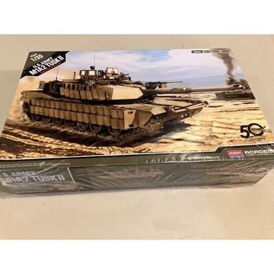 Academy 13298 1/35 M1A2 Abrams TUSK II Tank Model Kit - 3-in-1 SEP V2