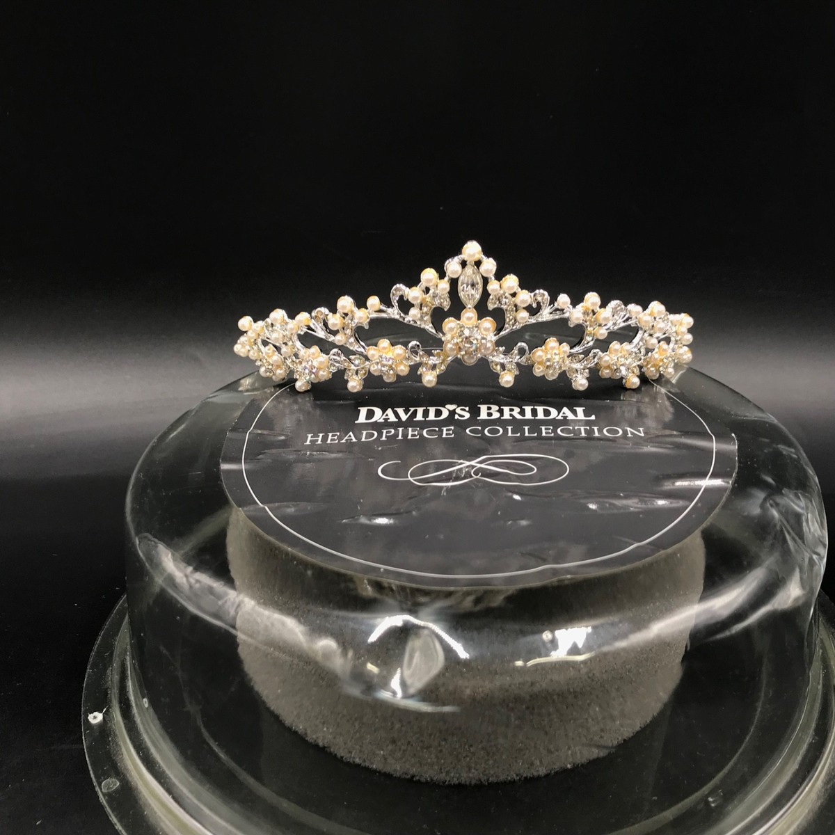 David’s bridal Elegant Pearl & Crystal Bridal Tiara Veil - White new David main image 2