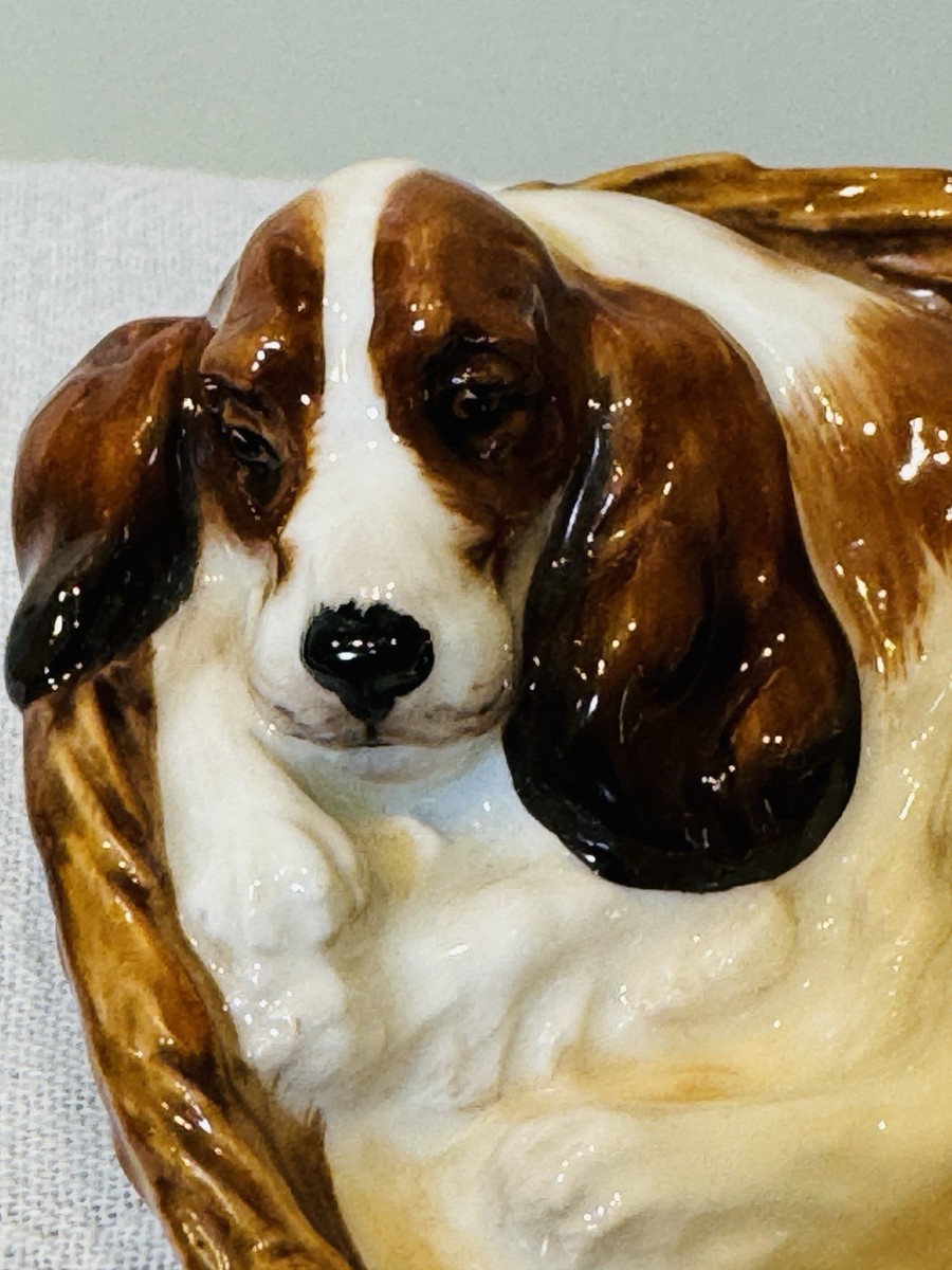 VINTAGE Royal Doulton Dog Figurine Cocker Spaniel in a Basket