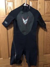 Men s HO SPORTS Black/Red/Gray Neoprene FREEDOM FLEX SHORTY WETSUIT Surf Beach M