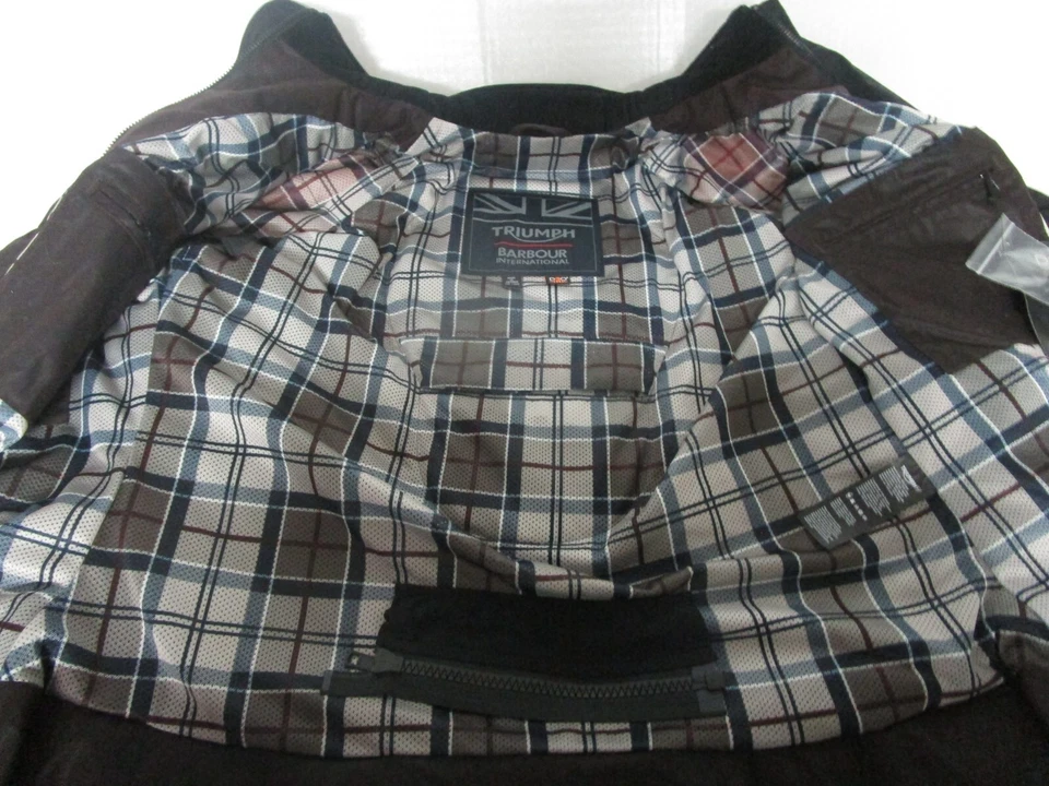 Chaqueta de montar Triumph Motorcycle Damas Oxblood Barbour Algodón encerado GRANDE Foto 3 de 4
