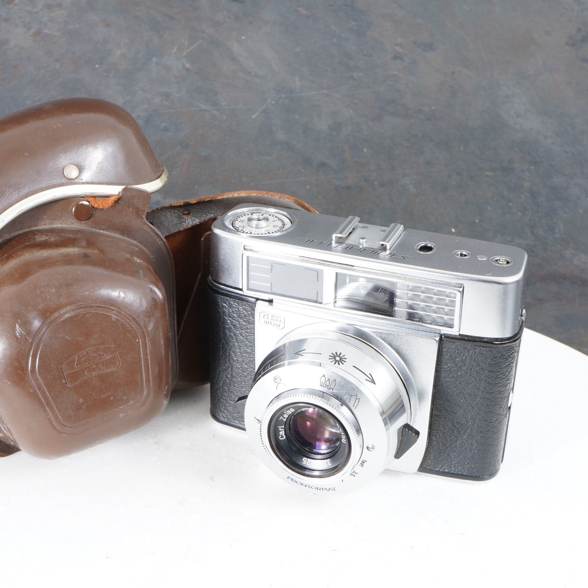 Vintage Zeiss Ikon Symbolica 35mm Cameraw/ Zeiss Tessar 50mm 2.8