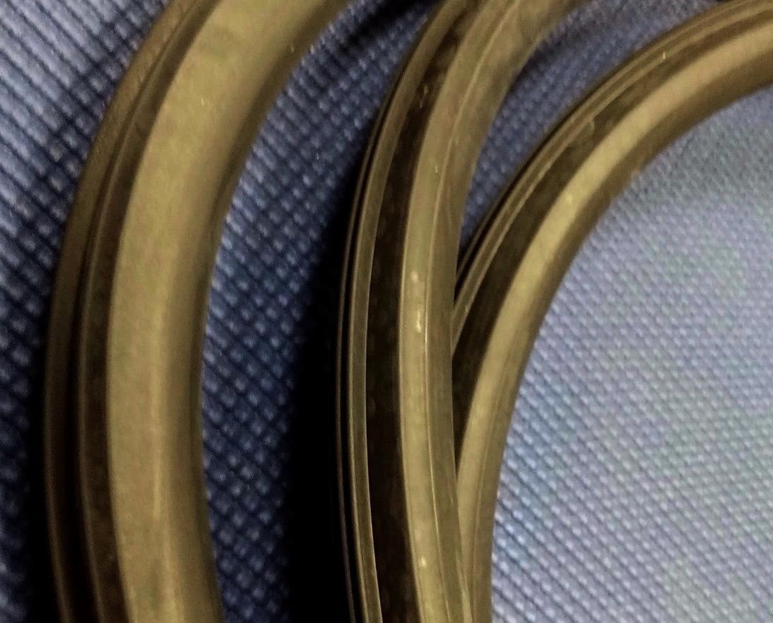 1976 1986 JEEP CJ5 CJ7 DJ5 AND SCRAMBLER BLACK RUBBER WINDSHIELD SEAL